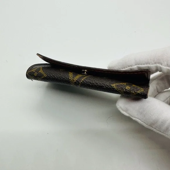 Authentic Louis Vuitton 4 Key holder - Picture 3 of 7